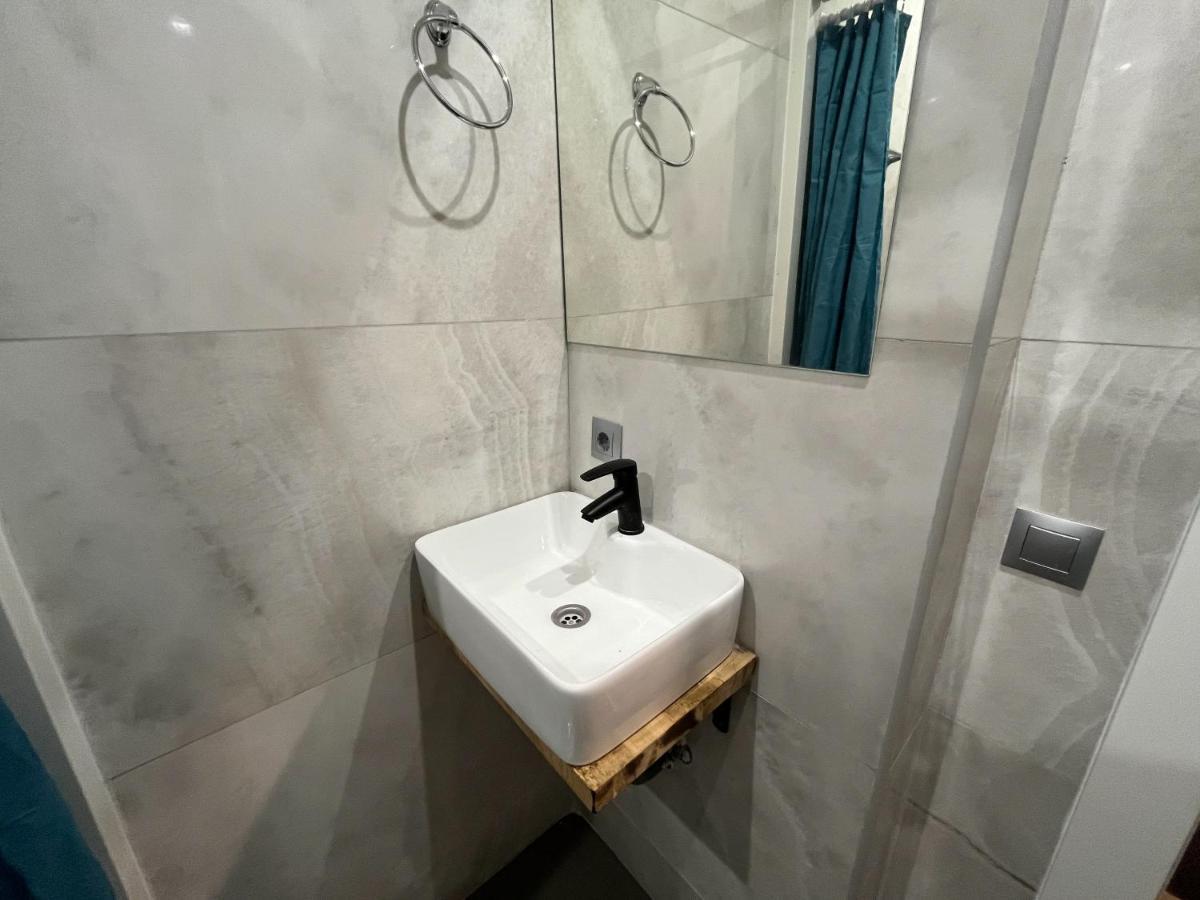 Multi Hostel Calvario Мадрид Екстериор снимка